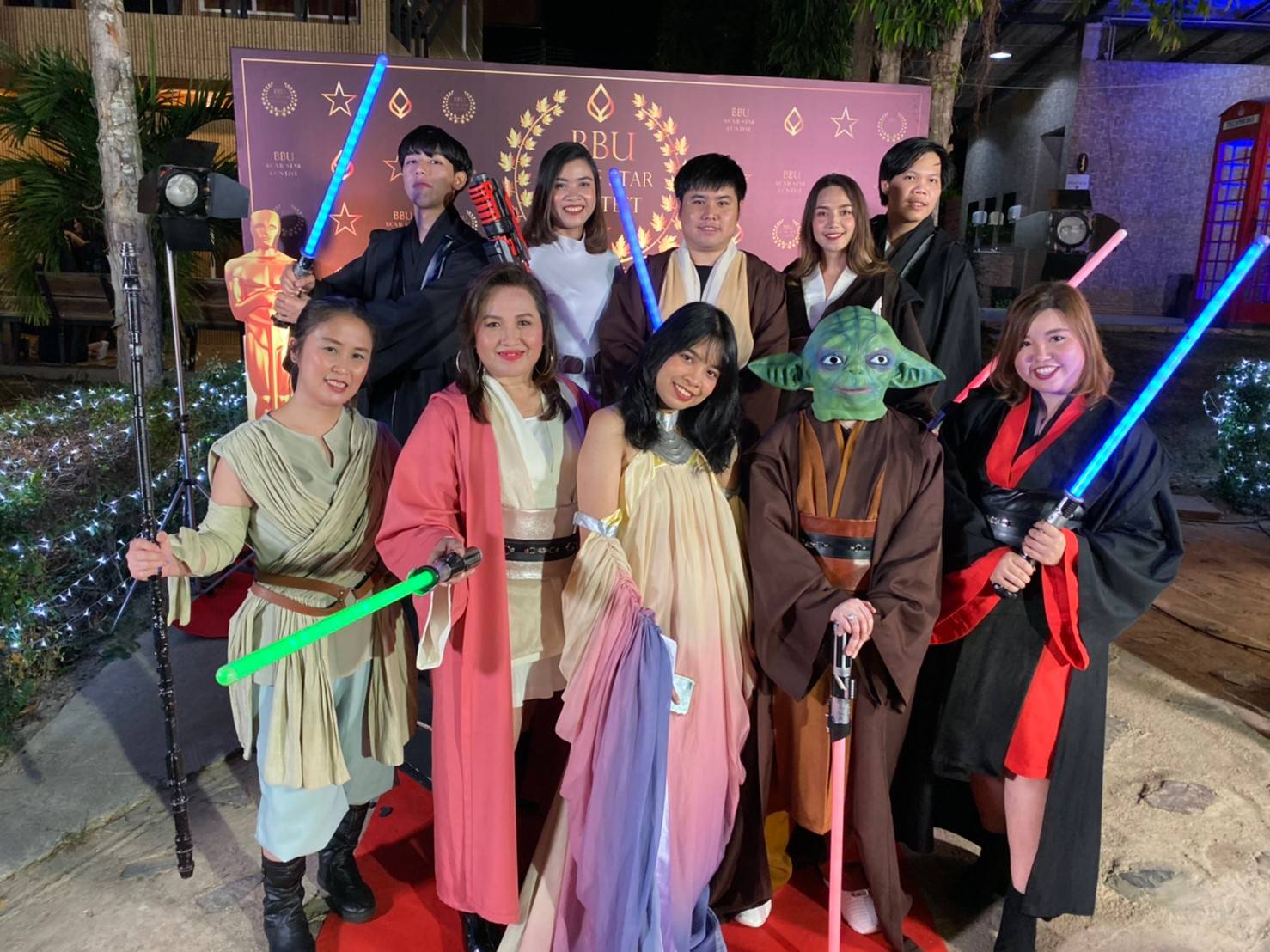 ชุดเจไดหญิง สีครีม น้ำตาล