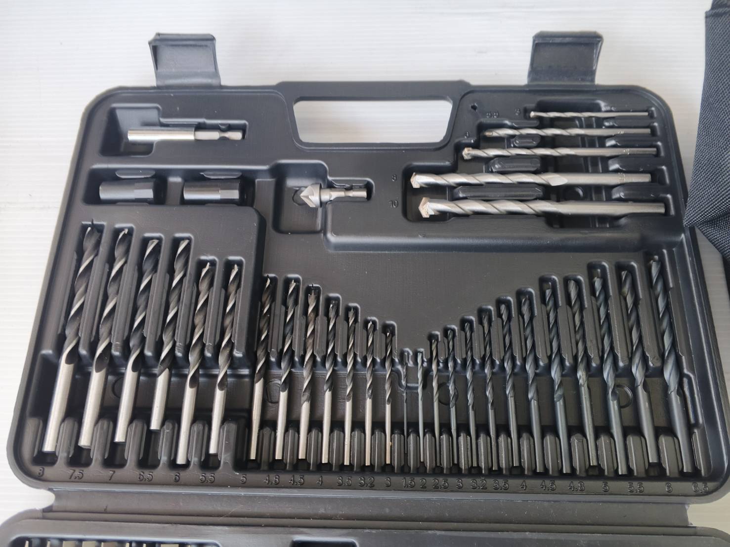 DEWALT รุ่น DCD700S2A-B1 สว่านไขควงไร้สาย 12V + ชุดดอก 109 ชิ้น