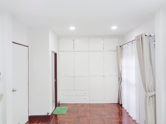 🚩H1215 ให้เช่า ทาวน์เฮ้าส์ 20 ตารางวา หมู่บ้านวรารักษ์ เลียบคลองสอง 27 รีโนเวทแล้ว พร้อมเฟอร์ฯใหม่ทั้งหลัง คลองสามวา กรุงเทพฯ