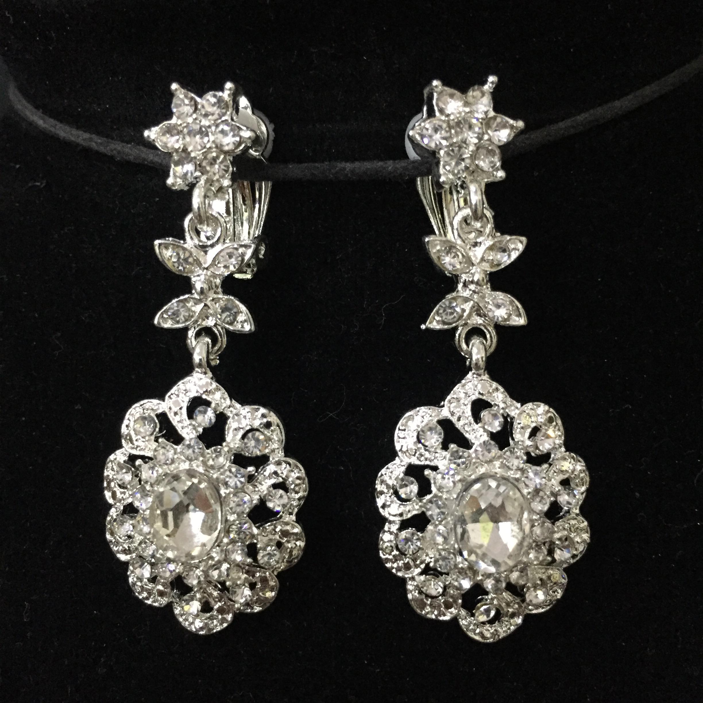 (พร้อมส่ง) เครื่องประดับไทยสร้อยคอ+ต่างหูแบบหนีบ 059 สีเงิน