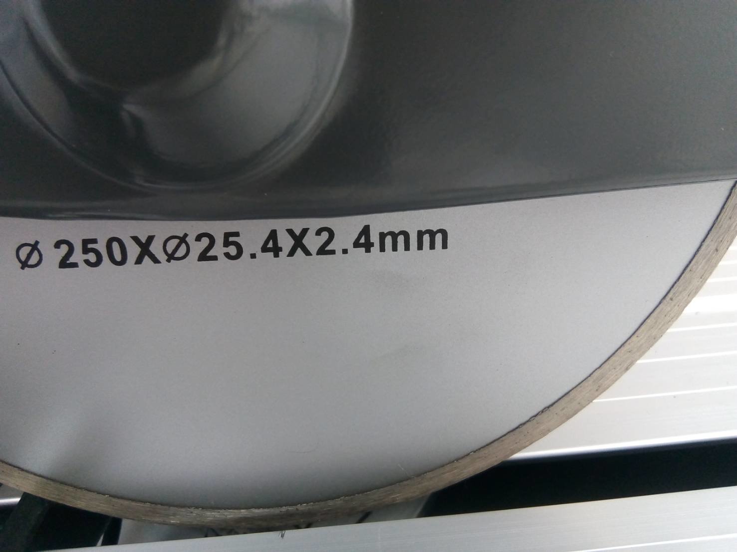 โต๊ะตัดกระเบื้อง36" (90ซม.)ใส่ใบ10" พร้อมขาตั้ง TS6112501 TOTAL