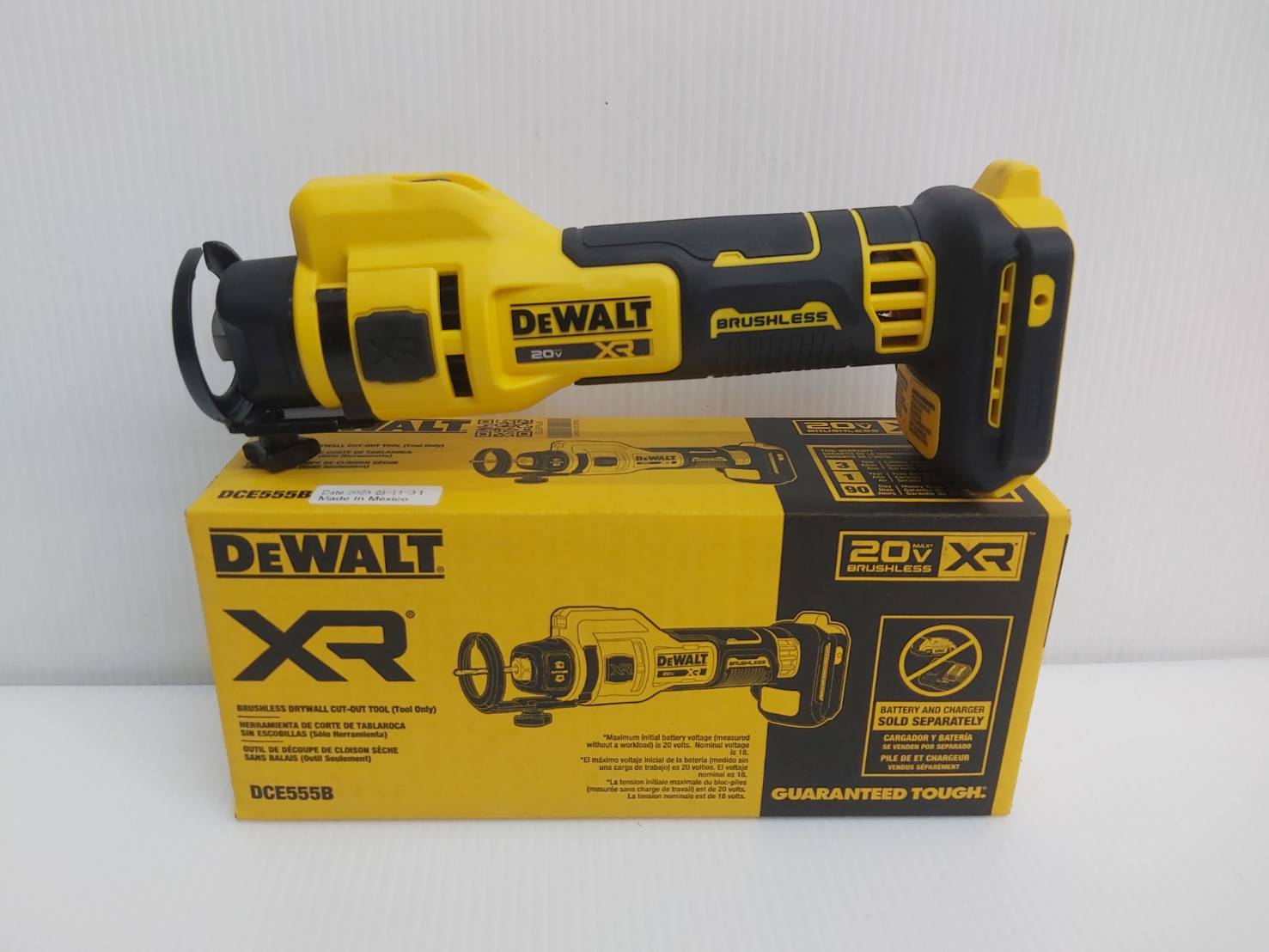 เครื่องเร้าเตอร์ตัดแผ่นฝ้าดรายวอลล์ 20V Max เฉพาะตัวเครื่อง รุ่น DCE555B DEWALT