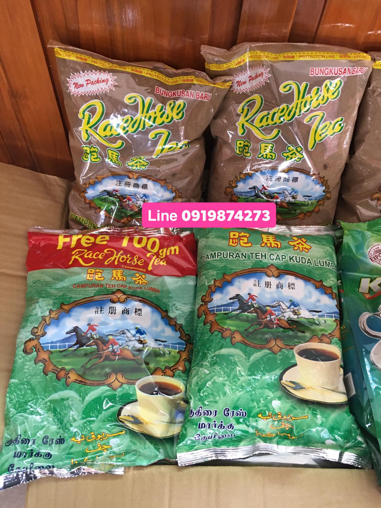 ขายส่งผงชาม้าเขียว Race horse Tea [Campuran Teh cap kuda lumba ] ให้สีเข้มกว่า หอมกลิ่นชา สีส้มเข้มอมน้ำตาล 1 ลัง 20 ถุง