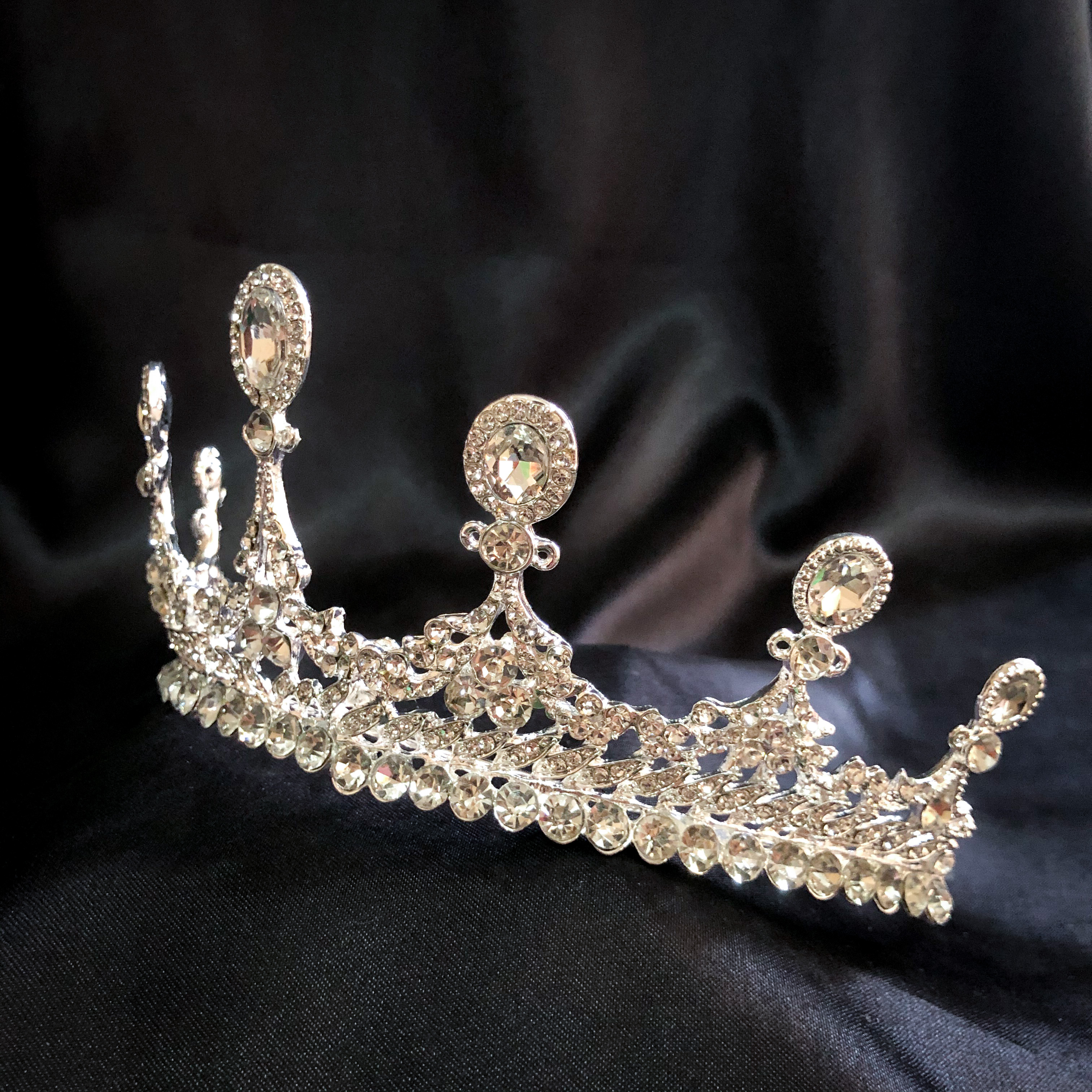 (พร้อมส่ง) เทียร่า 300 สีเงิน มงกุฎนางงาม มงกุฎเจ้าหญิง งานสวย ปราณีต QCเพชรทุกเม็ด สินค้าพร้อมส่งจากไทย