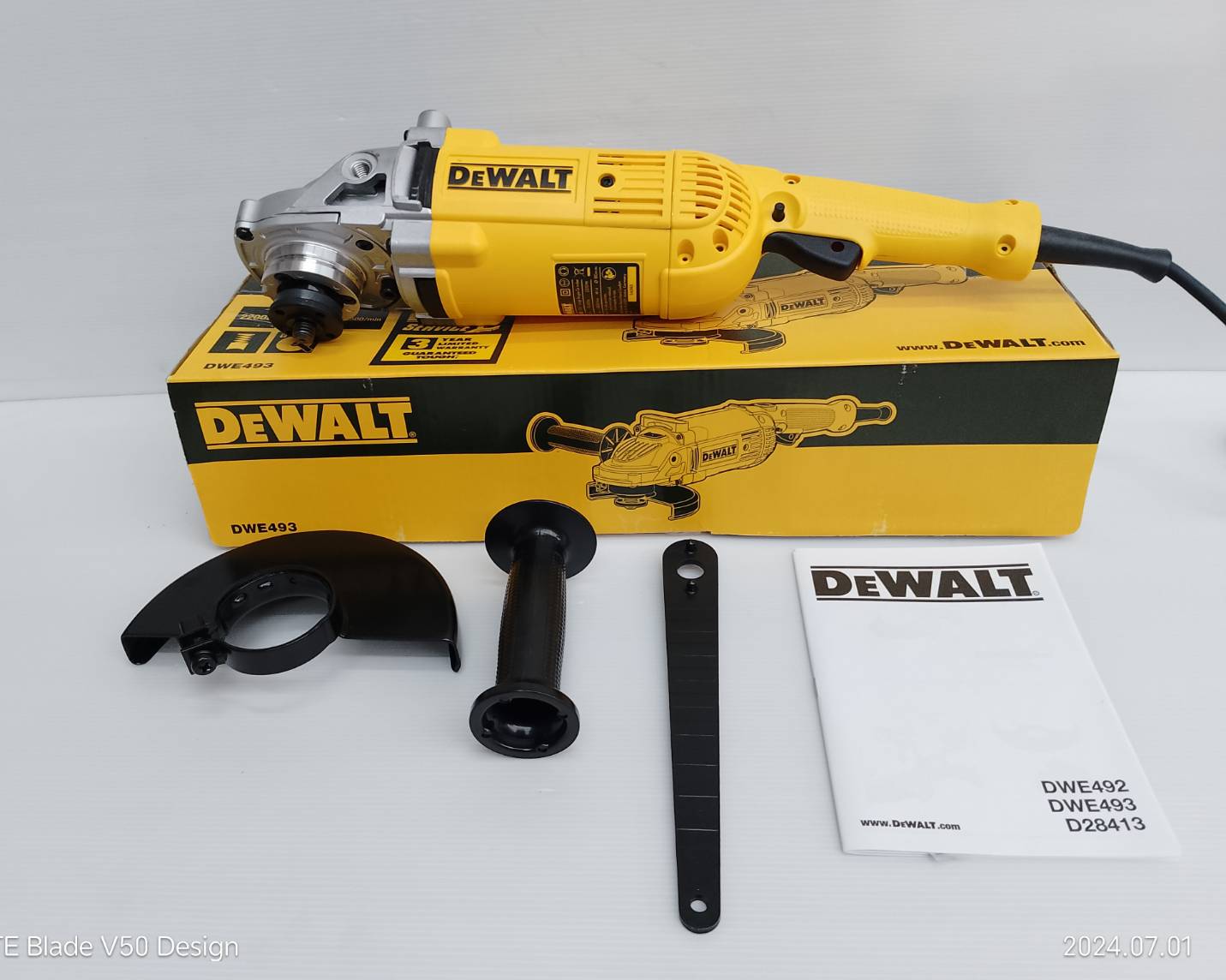 หินเจียรไฟฟ้า 7 นิ้ว 2200W DWE493 DEWALT