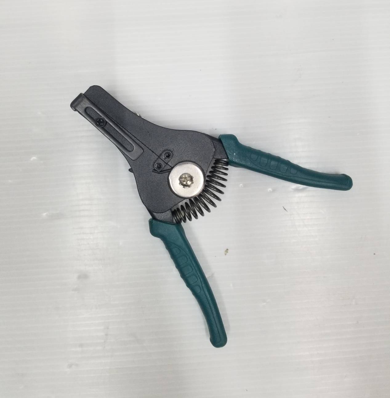 TOTAL คีมปอกสายไฟ THT1591 แบบสปริง ขนาด 7นิ้ว Wire Stripper คีม ช่างไฟ อุปกรณ์ช่าง