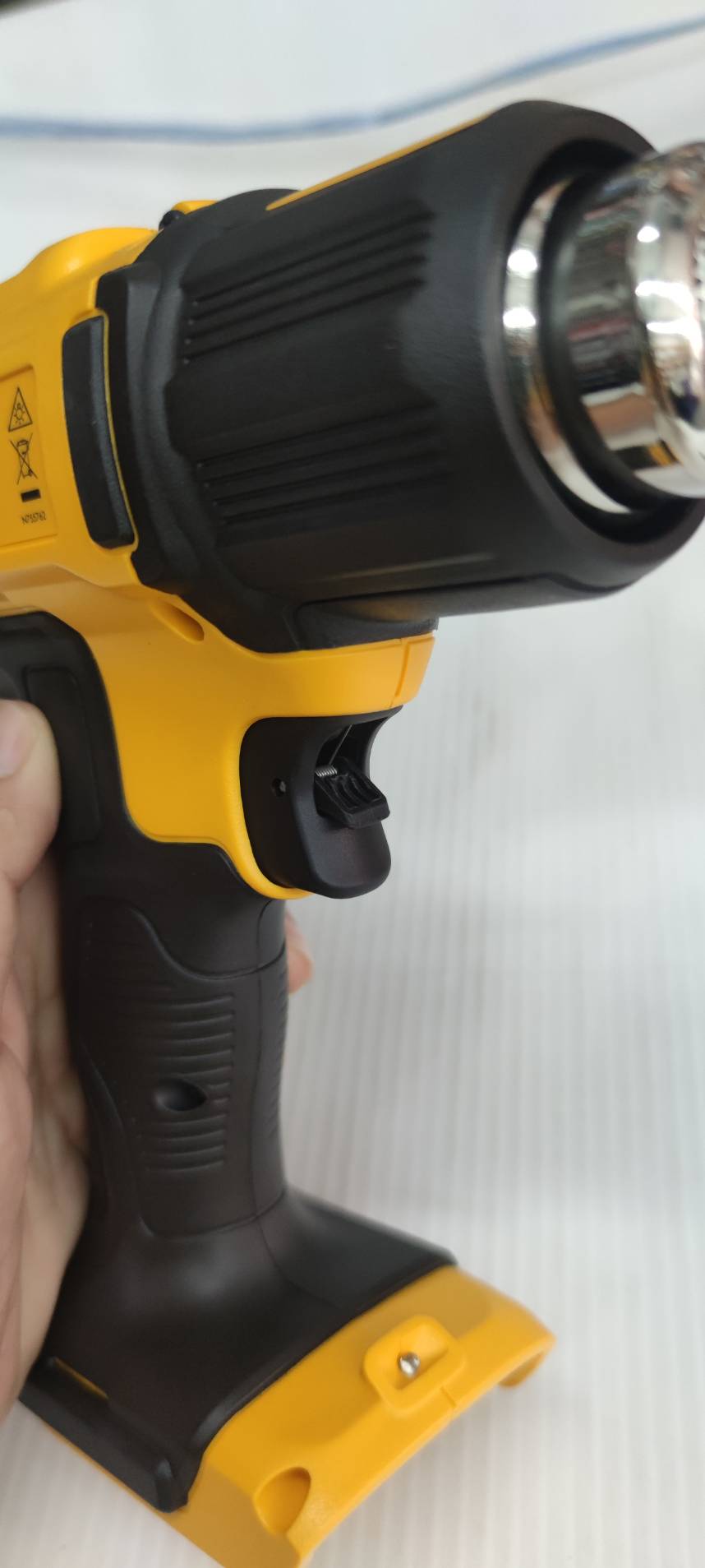 เป่าลมร้อนไร้สาย20V DCE530N DEWALT
