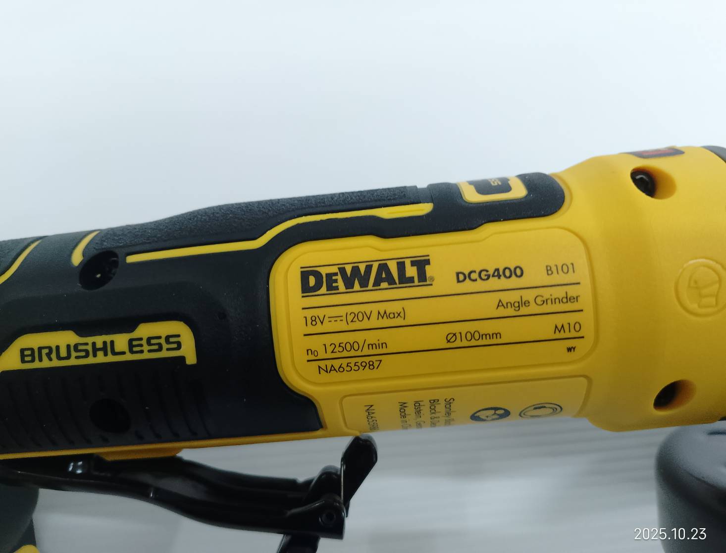 DEWALT เครื่องเจียรไร้สาย 4 นิ้ว 20V DCG400N-B1 (ตัวเปล่า) รับประกันศูนย์ 3 ปี