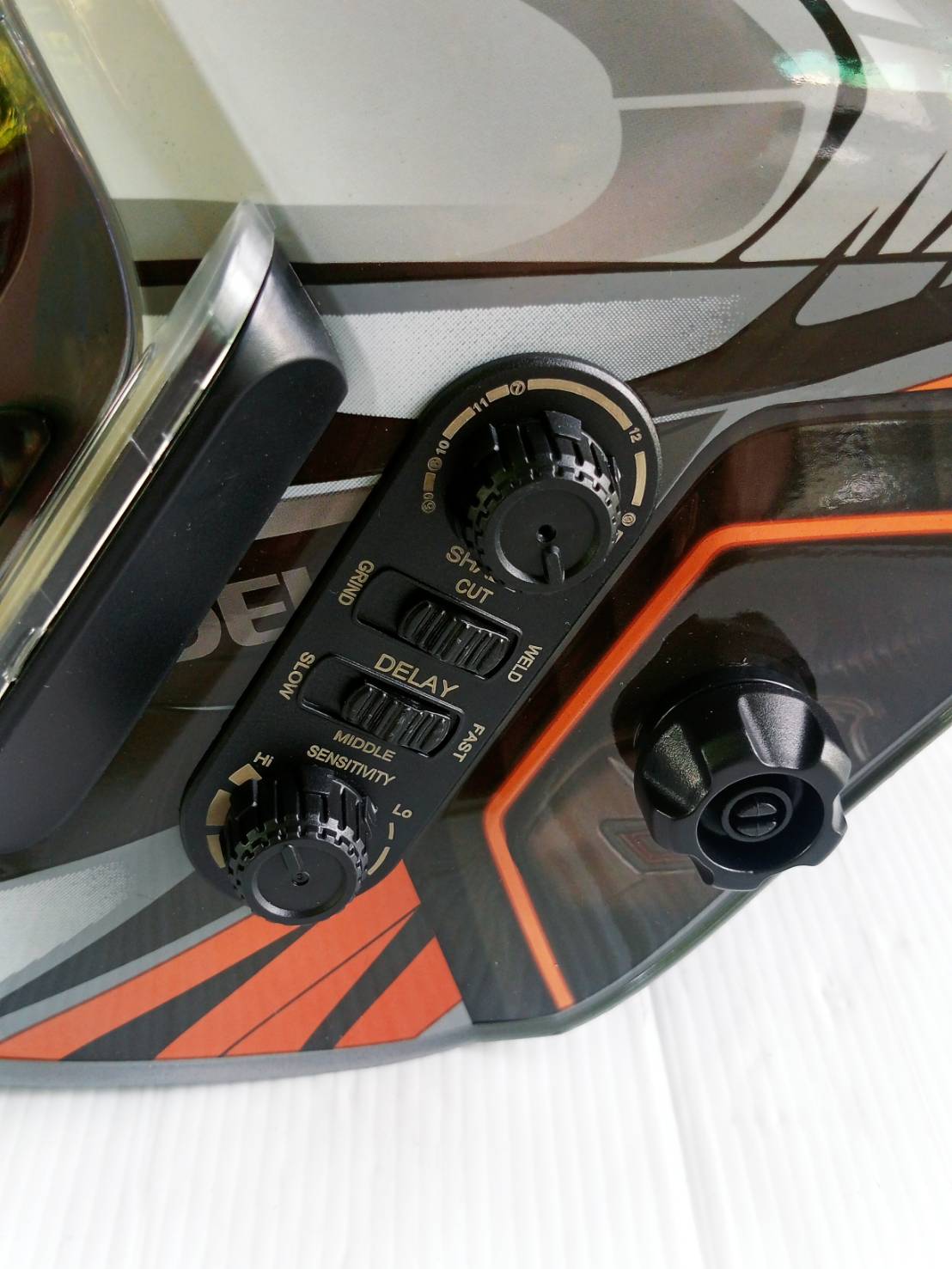 ANDELI หน้ากากเชื่อมอัตโนมัติ ให้สีจริง ปรับเฉดได้ พร้อมไฟ LED ทันสมัยแบตเตอรี่ชาร์จไฟได้ MONER-950L 142-1031