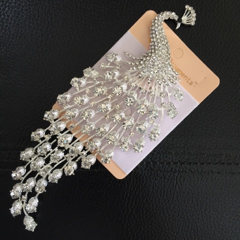 (พร้อมส่ง) เข็มกลัด 057