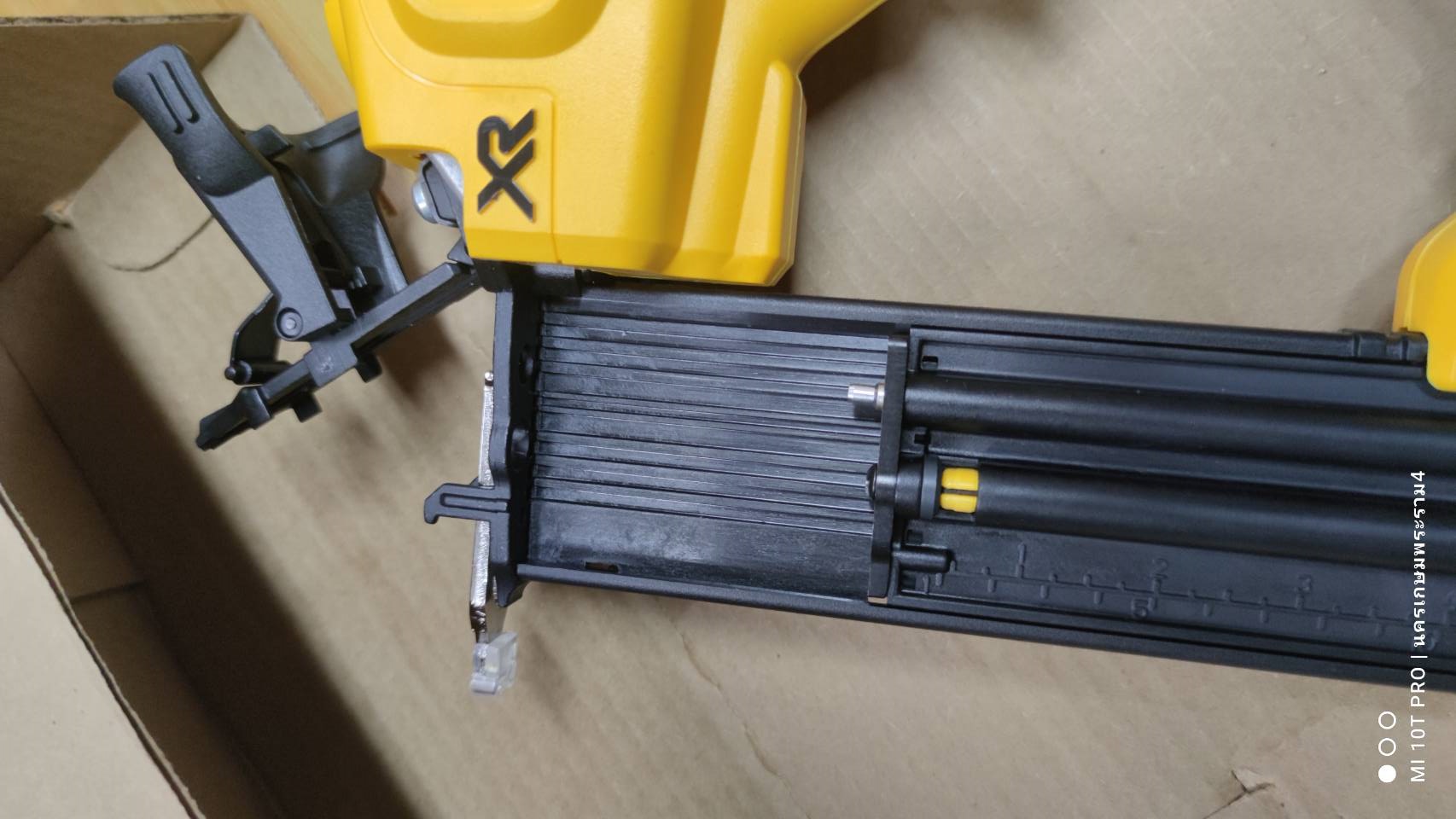 เครื่องยิงปืนลมไร้สาย20V DCN680B DEWALT