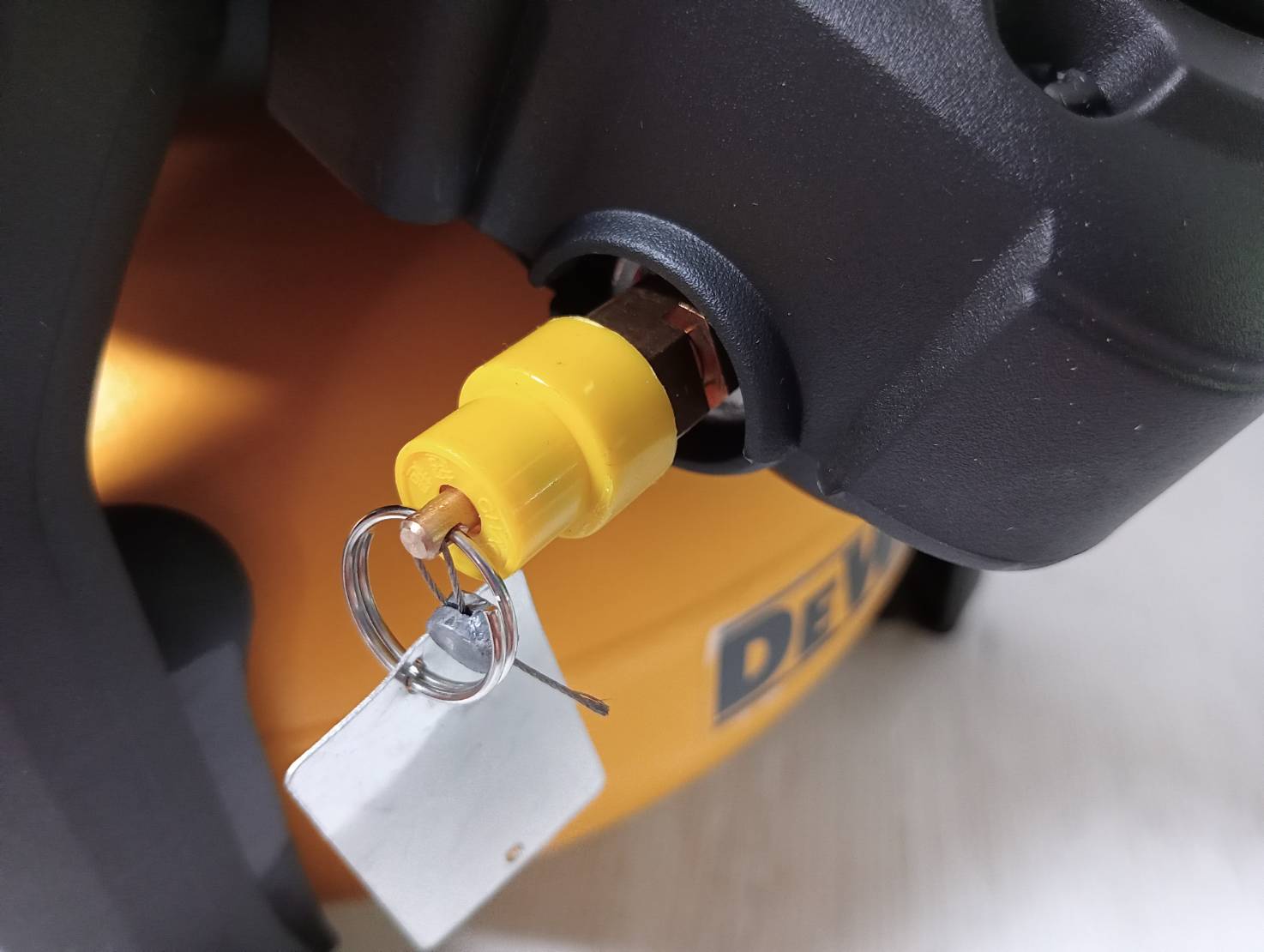 DEWALT รุ่น DCC1020N-KR ปั๊มลมไร้สายไร้แปรงถ่าน 10 ลิตร 20V Max Flexvolt Advantage เฉพาะตัวเครื่อง