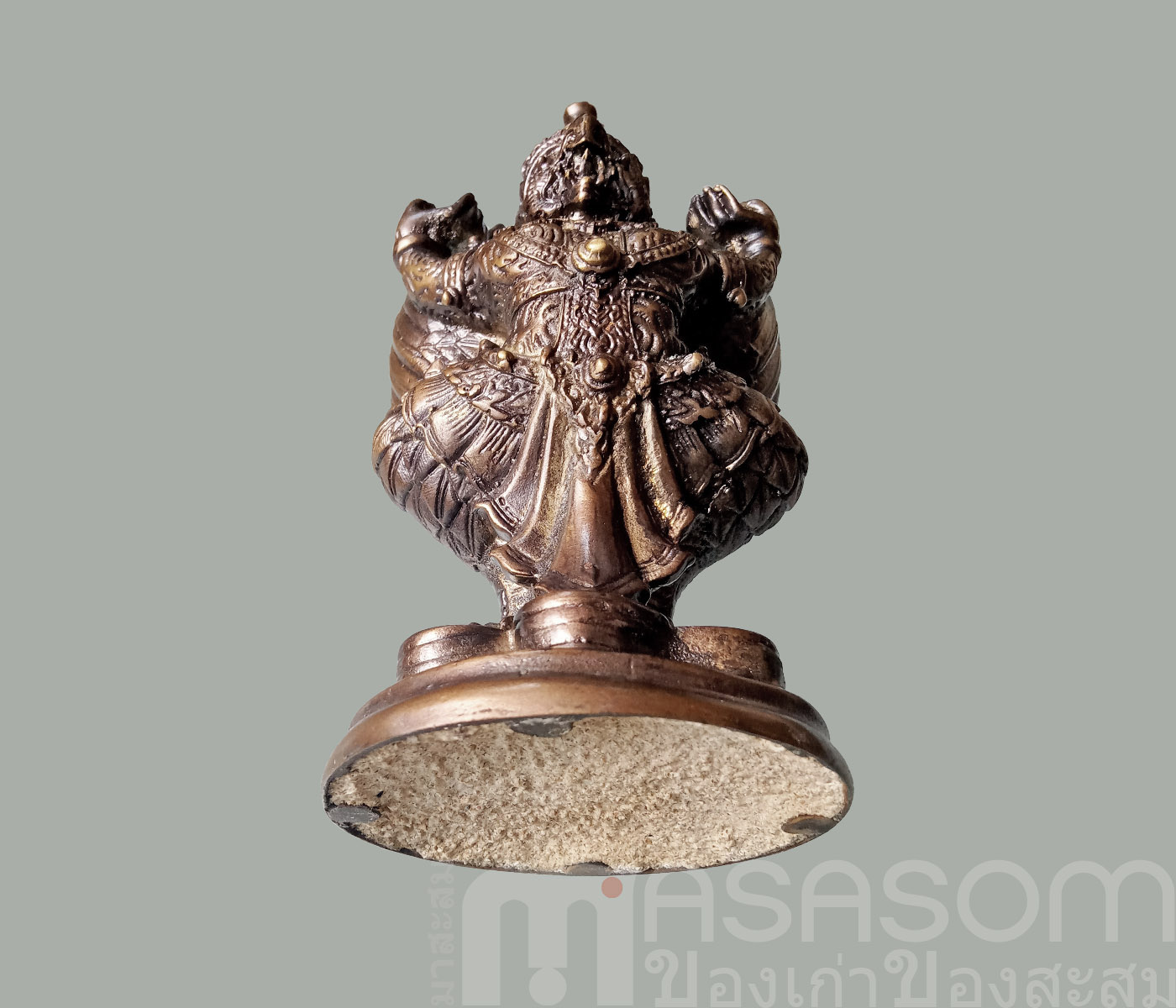 พญาครุฑเหยียบเงินทอง