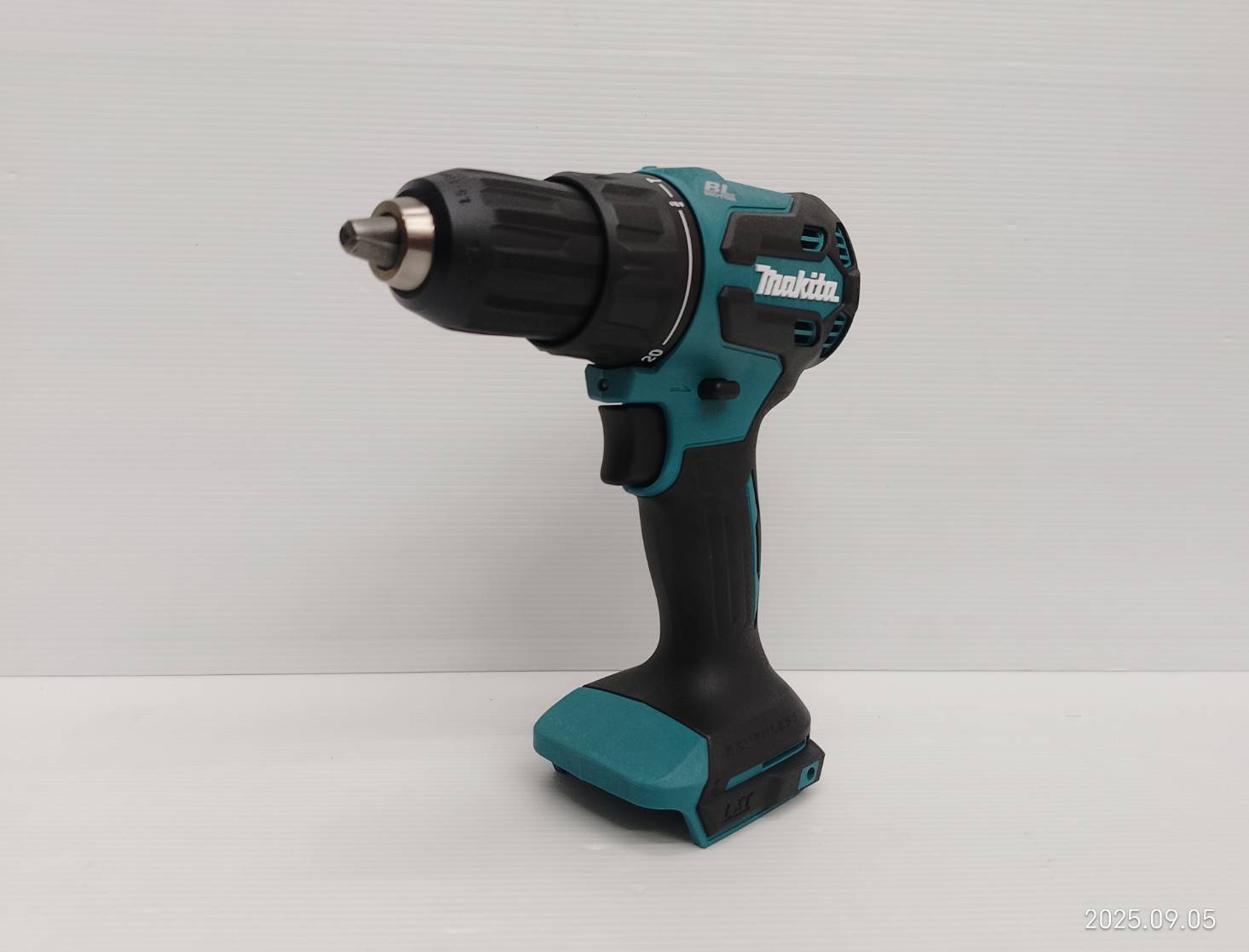 สว่านกระแทกแบตเตอรี่ 13mm (1/2″) 18V DHP490WVE MAKITA