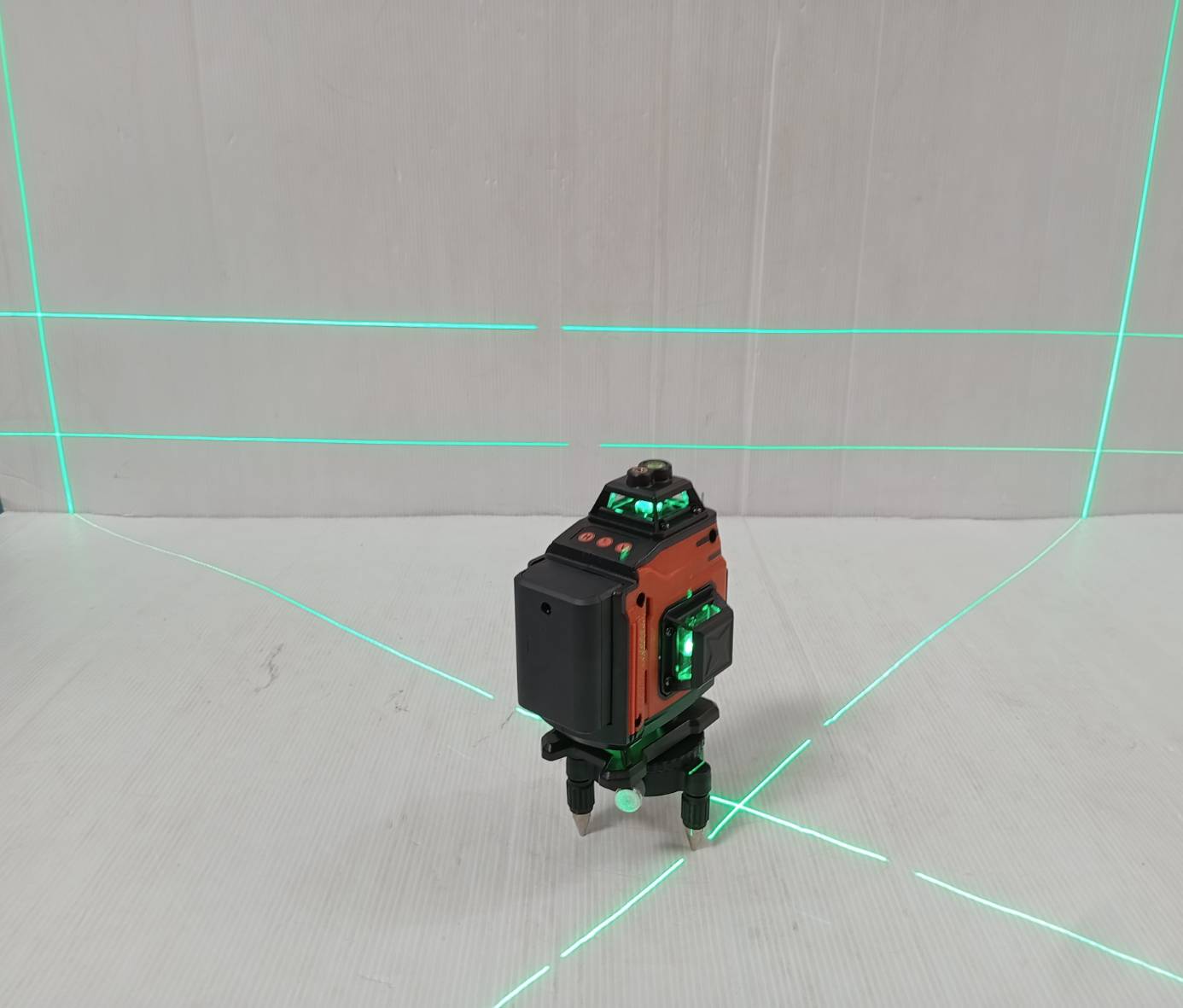 เลเซอร์ระดับ16เส้น (เขียว) 4D VG-LS16 VERGIN พร้อมขาตั้ง