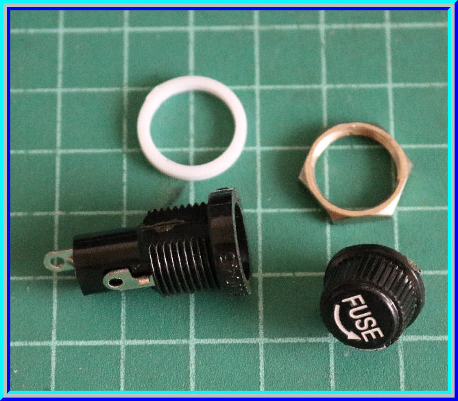 1x กระบอกฟิวส์หลอดแก้ว 5x20 มม. 10A 250V Fuse holder