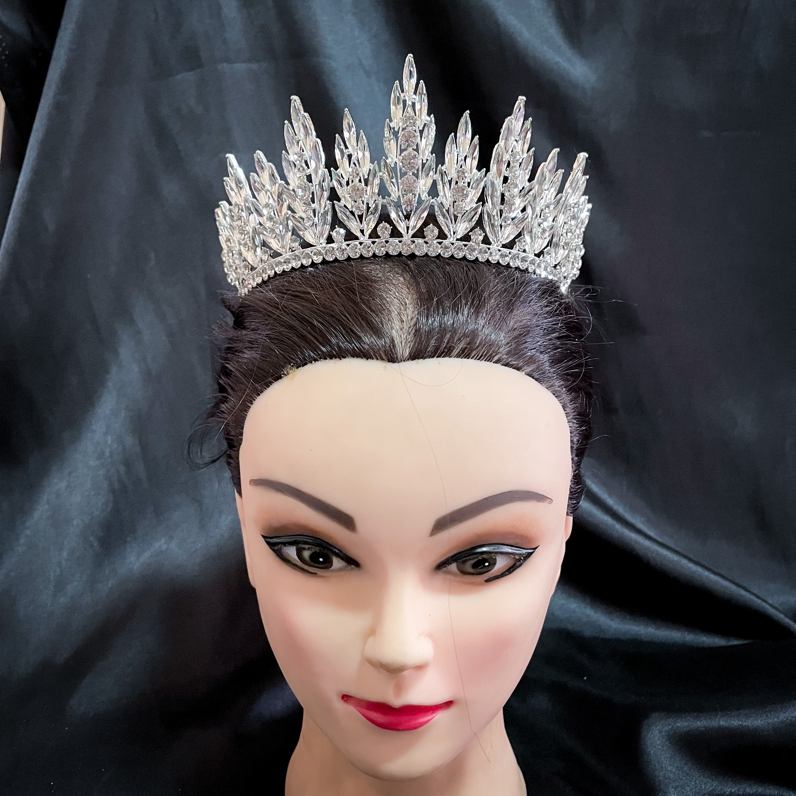 (พร้อมส่ง) เทียร่า 320 สีเงิน มงกุฎนางงาม มงกุฎเจ้าหญิง งานสวย ปราณีต QCเพชรทุกเม็ด สินค้าพร้อมส่งจากไทย