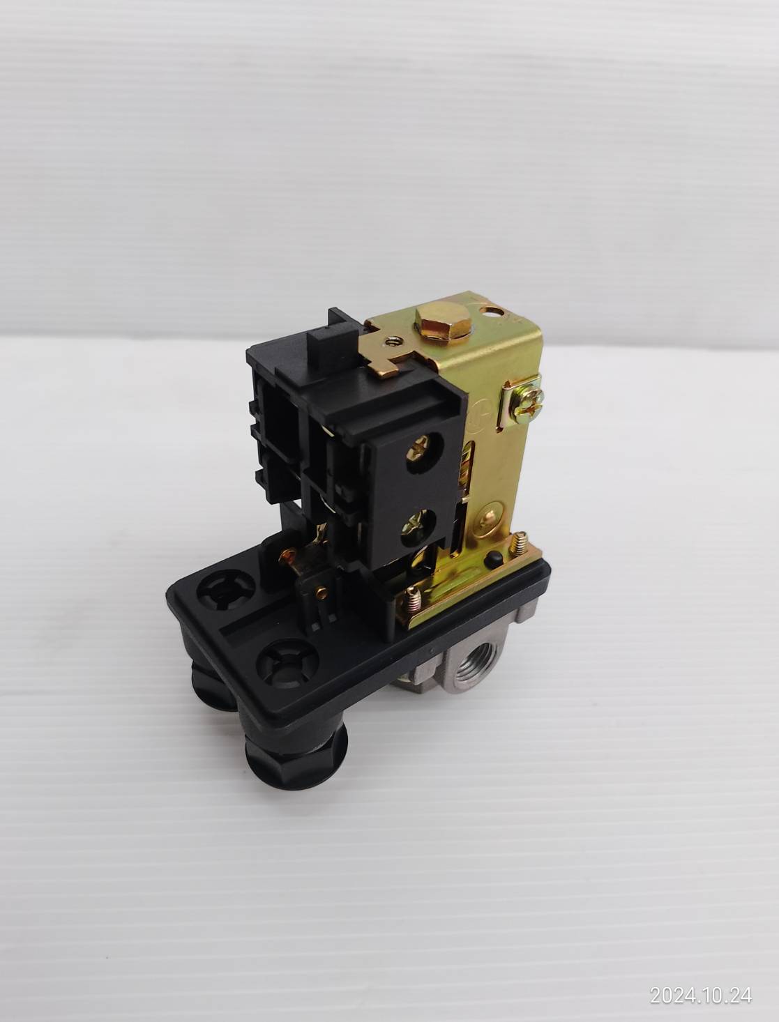 POLO สวิตช์ควบคุมแรงดัน ระบบลม (4 WAY) รุ่น PC-7 ช่วงแรงดัน 20-175 PSI ใช้งานสำหรับปั๊มลม (โปโล)