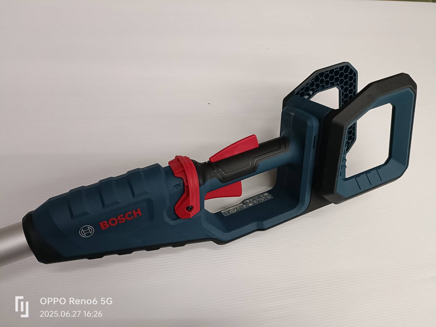 เครื่องตัดแต่งพุ่มไม้ด้ามยาว GHE18V-50TP BOSCH SOLO