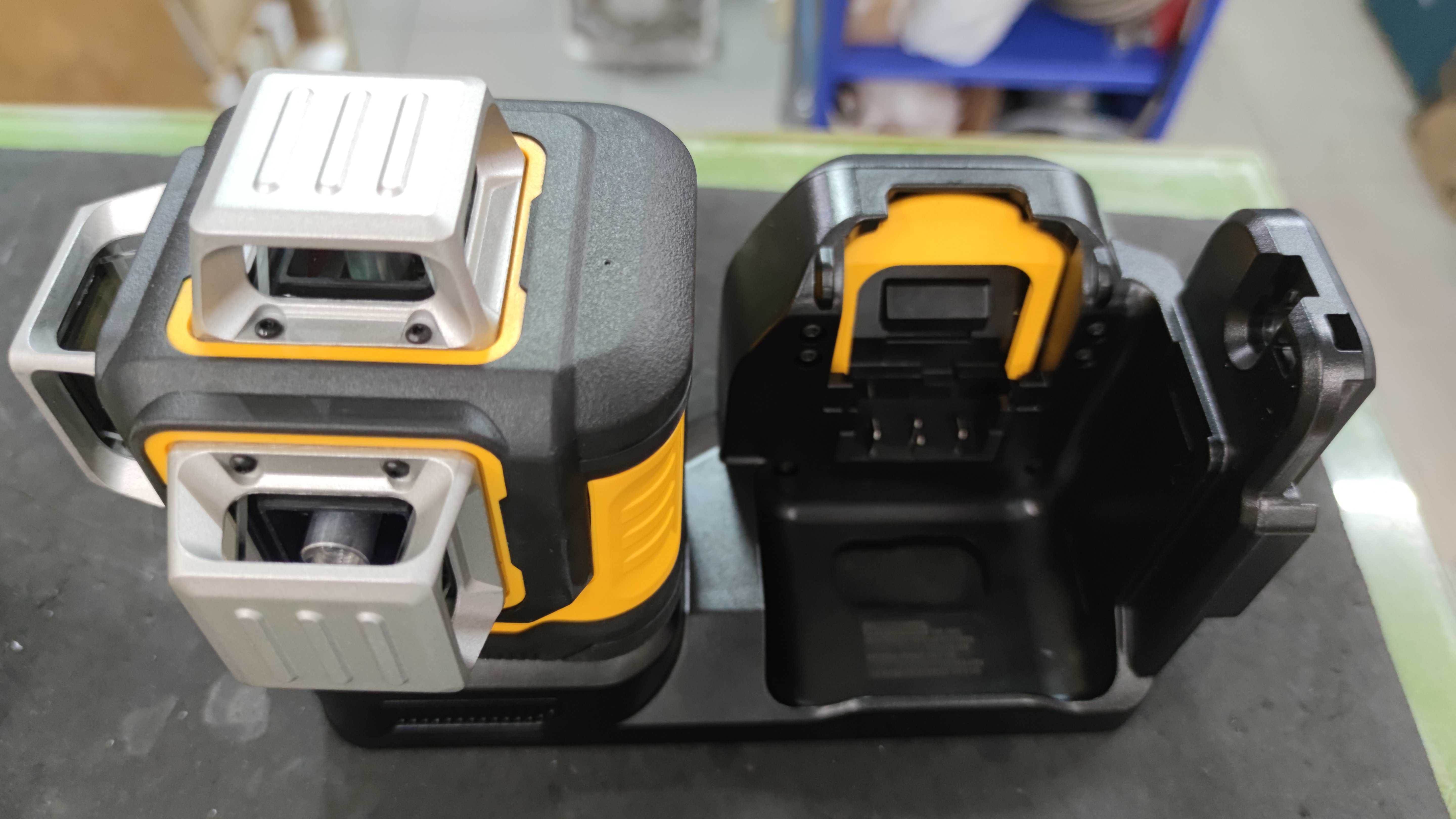 เลเซอร์ระดับ12เส้น แสงเขียว DCE089NG18 DEWALT