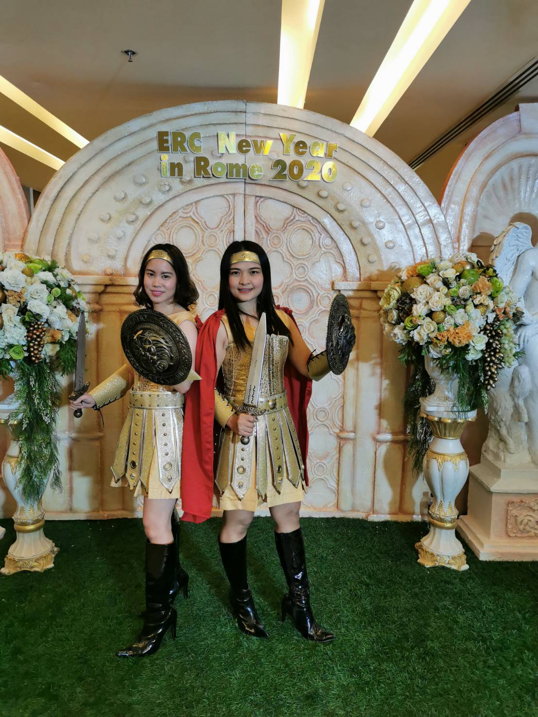 ชุดนักรบโรมันหญิงสีเงิน