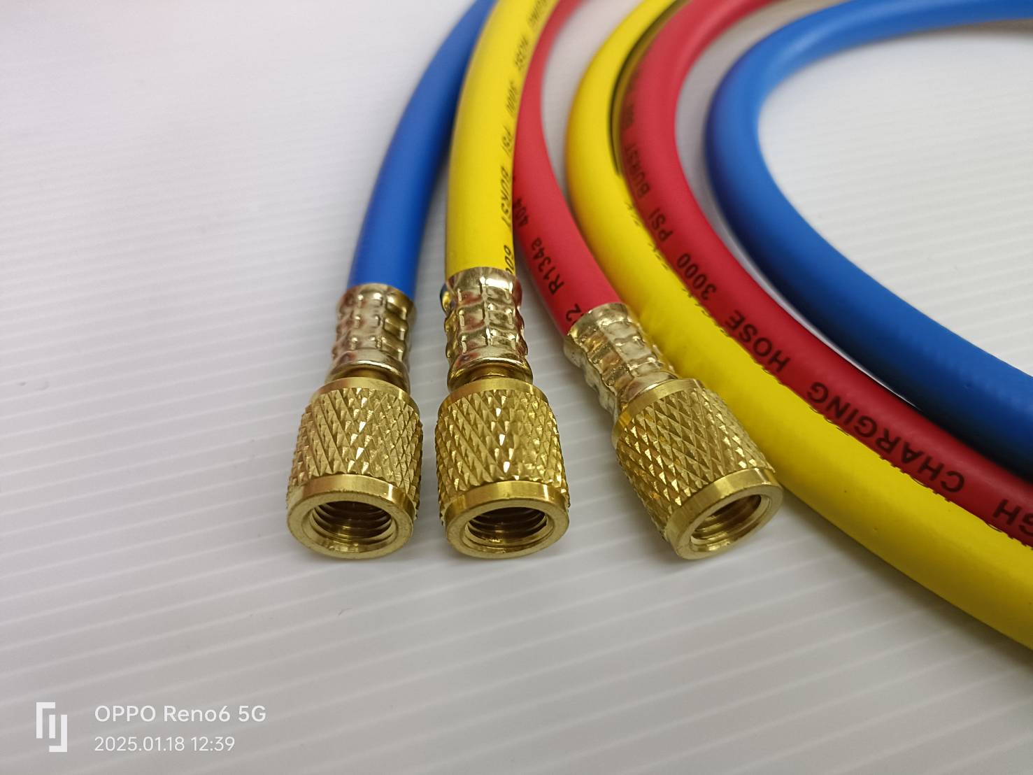 KONY เกย์ชาร์จ36" กระเป๋าพร้อมข้อต่อ 134A R32-410 ใช้ได้กับแอร์ทุกรุ่น รุ่น AM-130-1