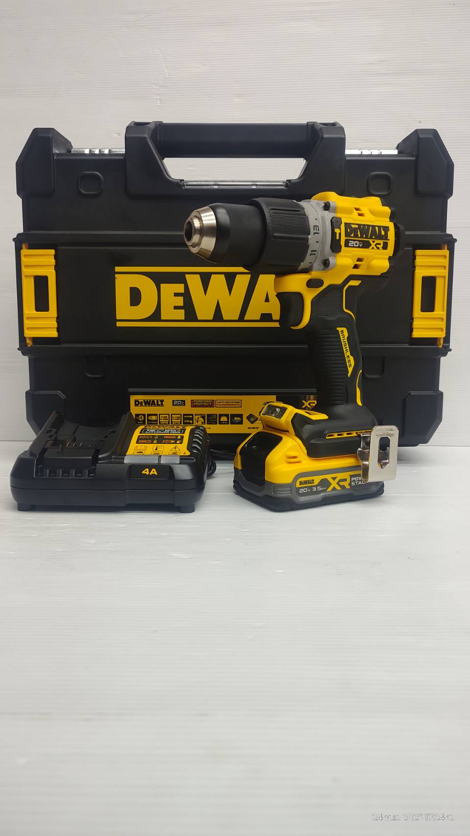 สว่านกระแทกไร้สายไร้แปรงถ่าน 20V DCD806S1T-B1 DEWALT