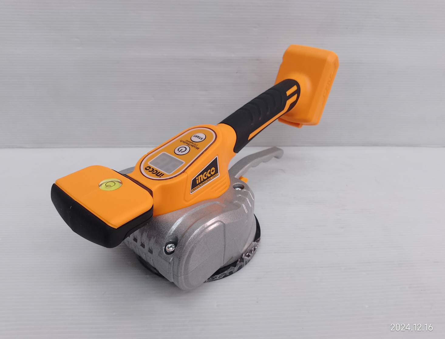 INGCO เครื่องดูดสั่นกระเบื้อง20V CTVLI20101 ครบชุดพร้อมกล่อง