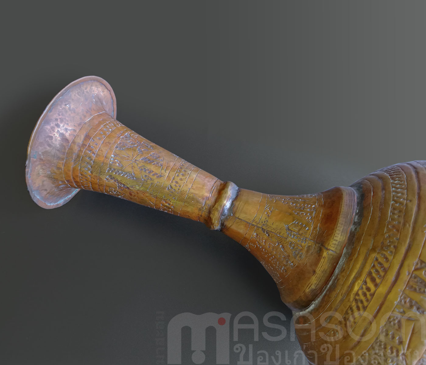 แจกันทองเหลืองอาหรับ