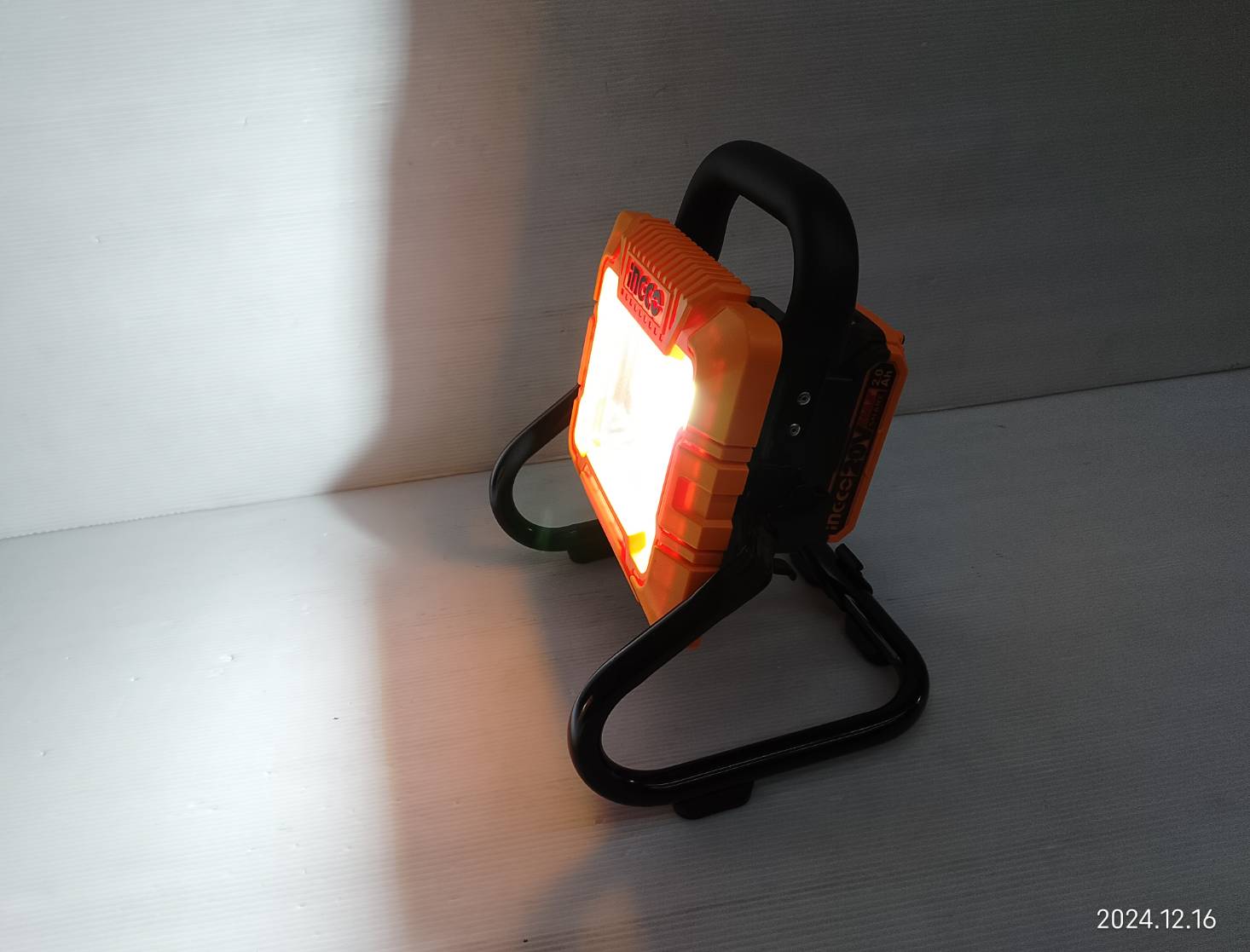 INGCO ไฟฉายตั้งโต๊ะ20V CWLI20258 ครบชุด