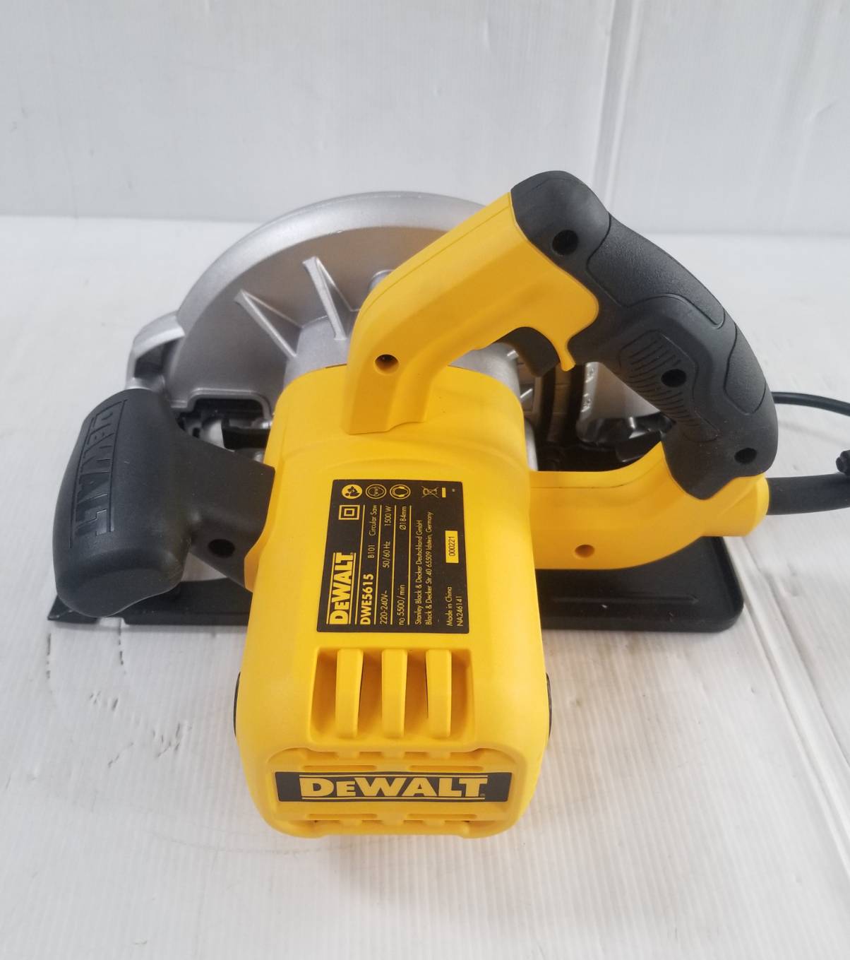 เลื่อยวงเดือ7" DWE5615 DEWALT