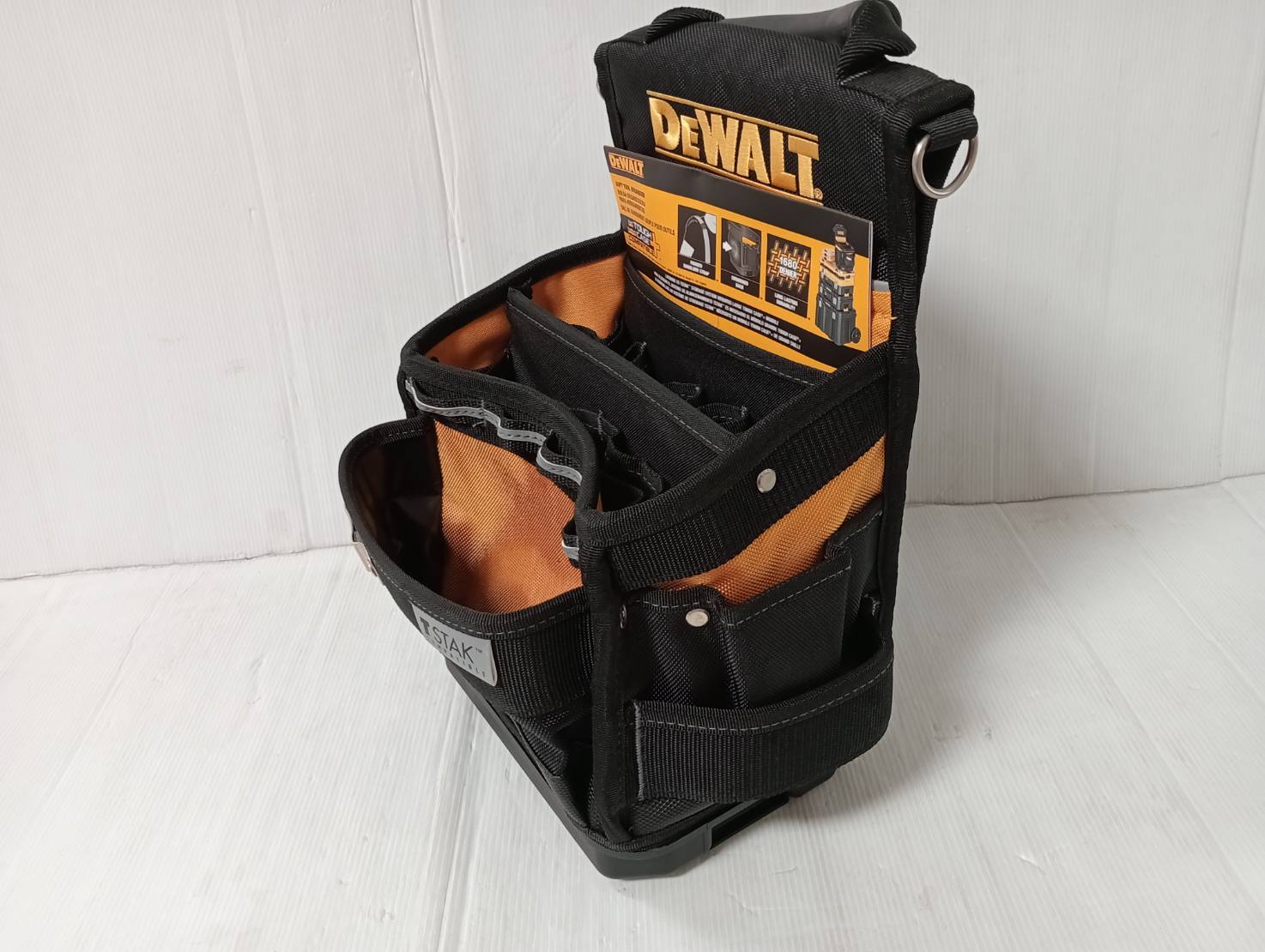 DEWALT กระเป๋าสะพายข้าง DEWALT TSTAK รุ่น DWST83541-1