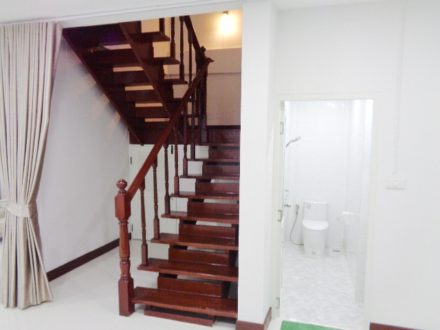 H1203 ขาย/ให้เช่า ทาวน์เฮ้าส์รีโนเวท หมู่บ้านวรารักษ์ เลียบคลองสอง27 หน้ากว้าง 5 เมตร เฟอร์ครบ แขวงสามวาตะวันตก เขตคลองสามวา กทม.10510