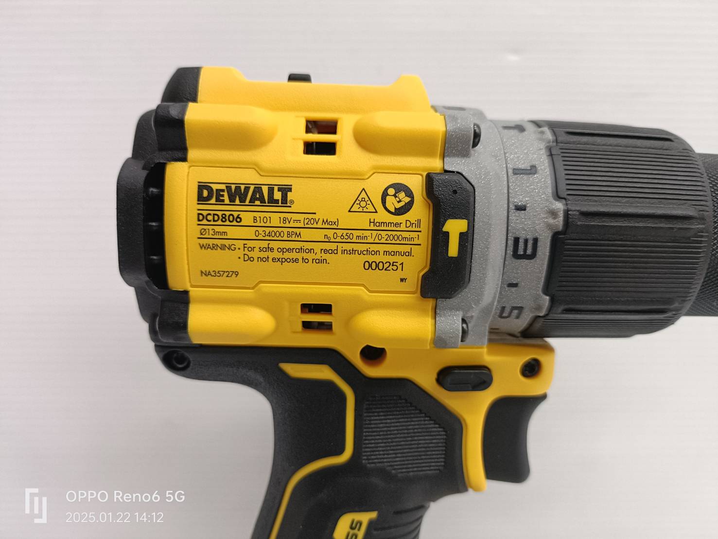 DEWALT สว่านกระแทกไร้สาย 20V DCD806N-B1 (ตัวเปล่า)