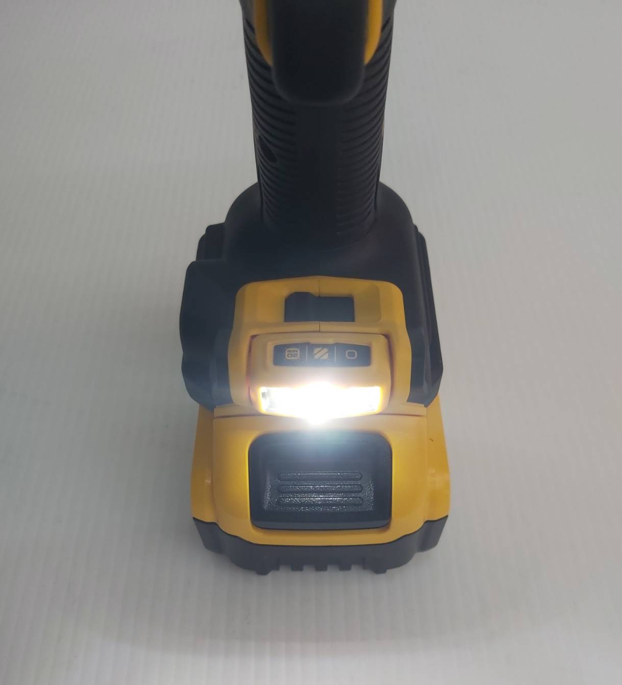 คอมโบ้ชุดสว่านไร้สาย20V (DCD805+DCG409) DCK2216P2T DEWALT