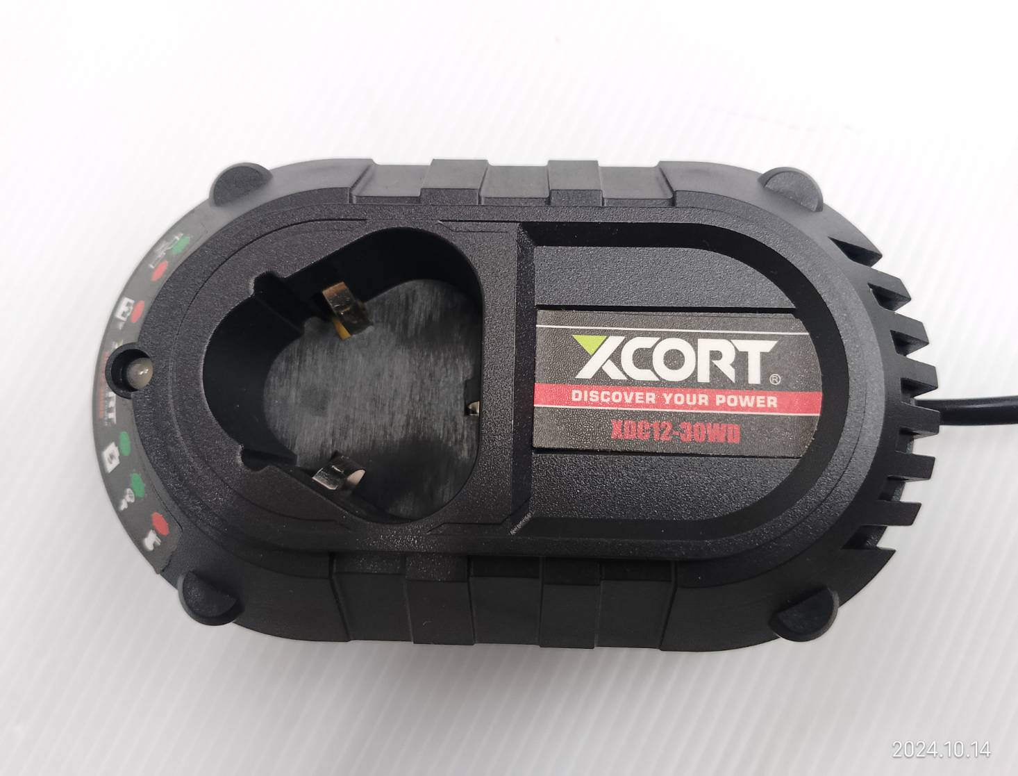 XCORT เครื่องเจียร์สายอ่อนไร้สาย XDC12-050KIT แบตลิเธียม 12V (1 ก้อน) ปรับระดับได้ พร้อมใบเจียร์ ใบขัด
