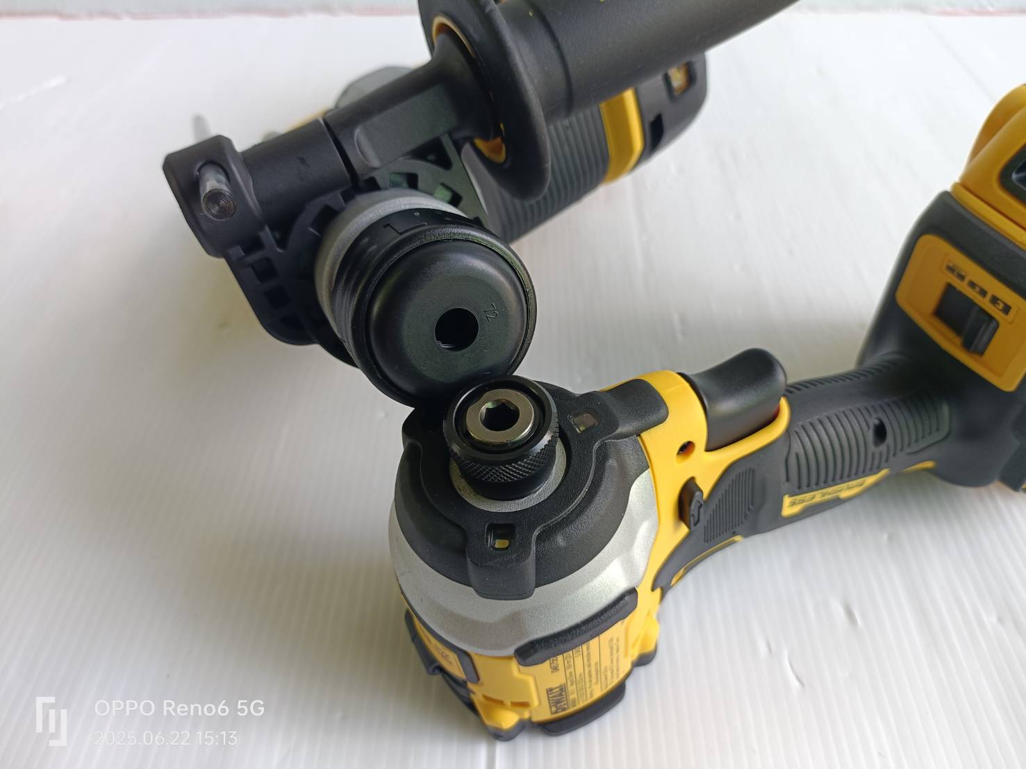 DEWALT รุ่น DCK2213P2TA-B1 ชุดคอมโบ้ไขควงกระแทกและสว่านโรตารี่ไร้สาย