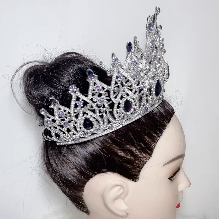 (พร้อมส่งจากไทย) มงกุฏ 115 สีม่วง มงกุฎนางงาม มงกุฎเพชร มงกุฎประกวด สวยงามอลังการ ฐานมงวงกลมปรับได้ สินค้าพร้อมส่ง ไม่ต้องรอนาน งานพรีเมี่ยม