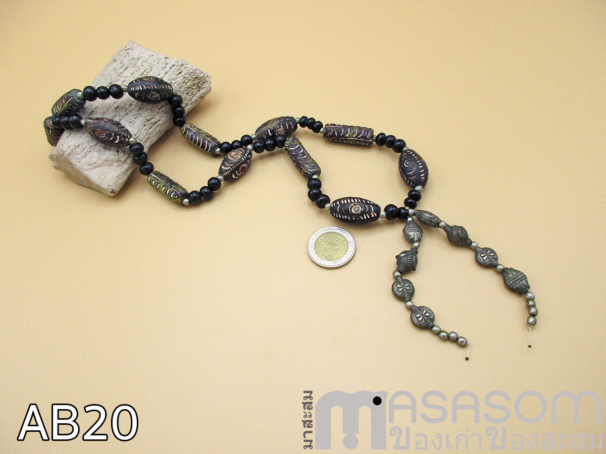 สร้อยลูกปัดดินเผาเก่า