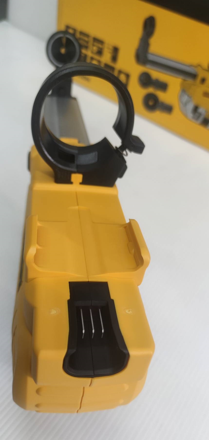 DEWALT เครื่องดูดฝุ่นสำหรับสว่านโรตารี่ไร้สายรุ่น DCH263 รุ่น DWH205DH-KR
