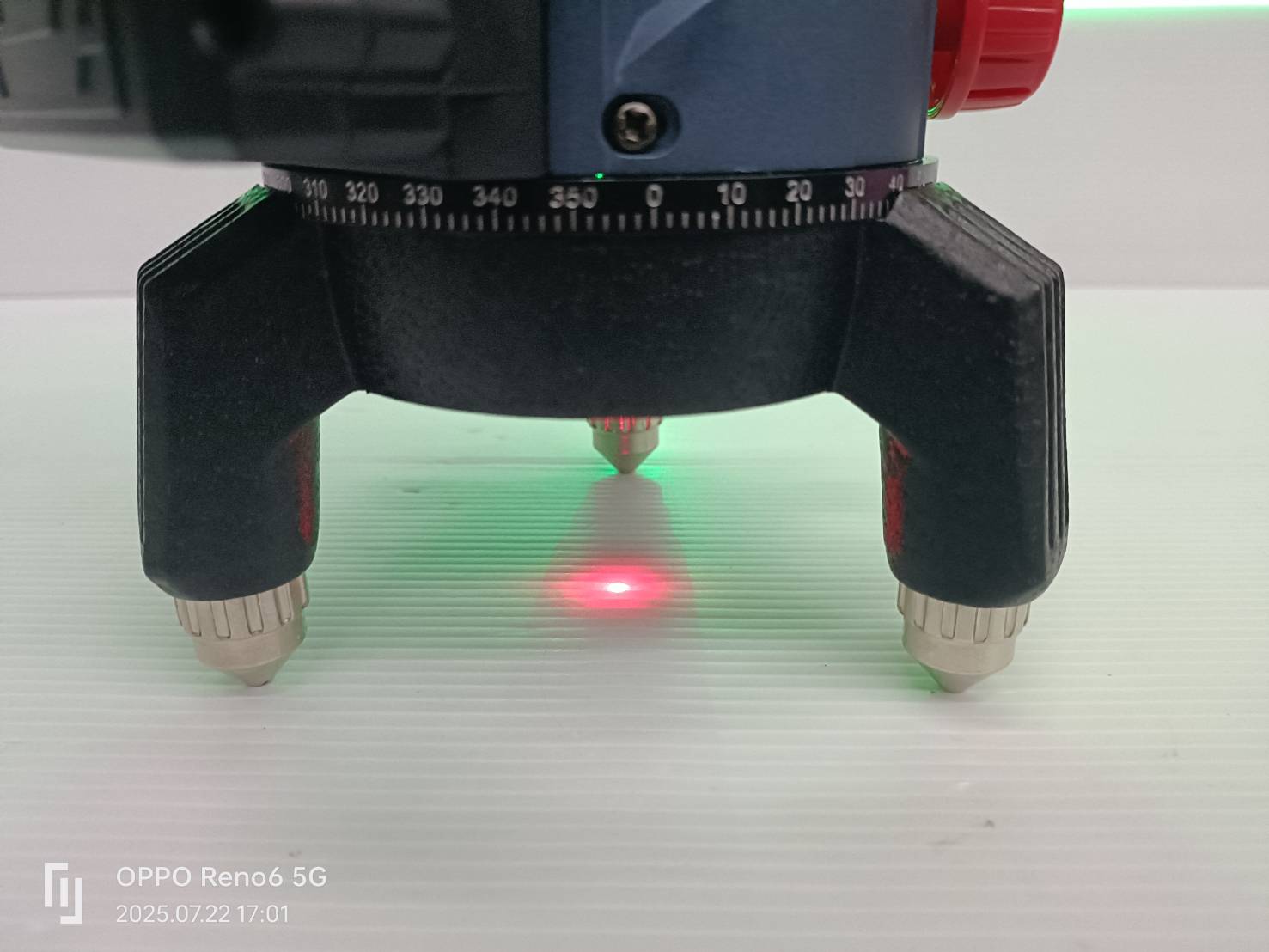 MASARU SMLG-330 เครื่องวัดระดับเลเซอร์แบบแสงสีเขียว 5 เส้น 3.7V (ไม่รวมขาตั้ง)