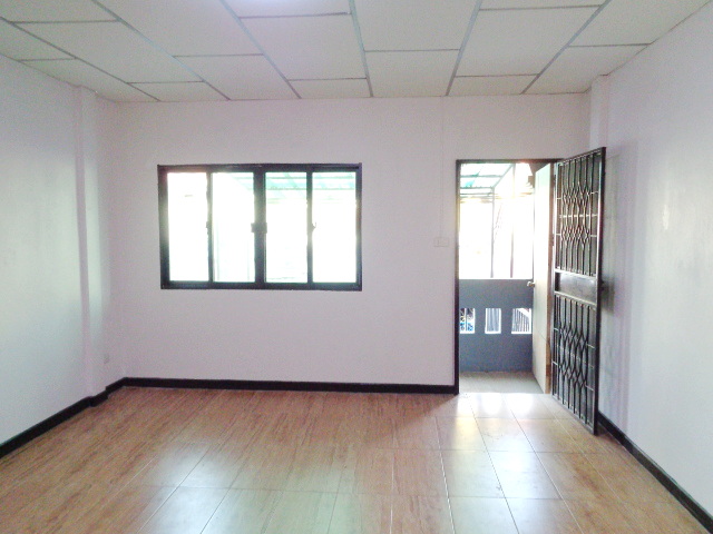 🚩H1224 ขาย/ให้เช่า ทาวน์เฮ้าส์ 16 ตารางวา หมู่บ้านเสนาวิลล่า2 ซอยคู้บอน 27 แยก52 ต่อเติมระเบียงหน้านและหลังบ้านแล้ว