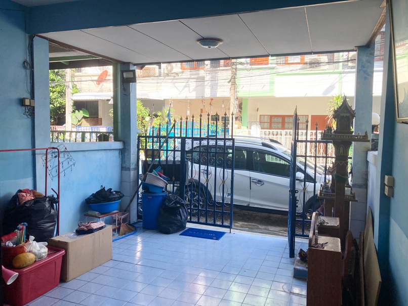 🚩H1217 ขายทาวน์เฮ้าส์ 16 ตารางวา หมู่บ้านจินดาทาวน์ ทำเลดีใกล้ตลาดสด อยุ่ซอยคู้บอน 27 แยก 58 (รามอินทรา กม. 8)