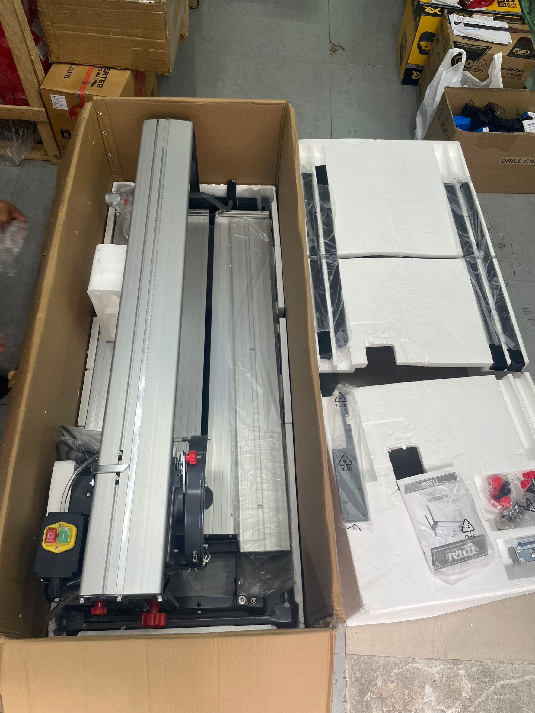 โต๊ะตัดกระเบื้อง36" (90ซม.)ใส่ใบ10" พร้อมขาตั้ง TS6112501 TOTAL