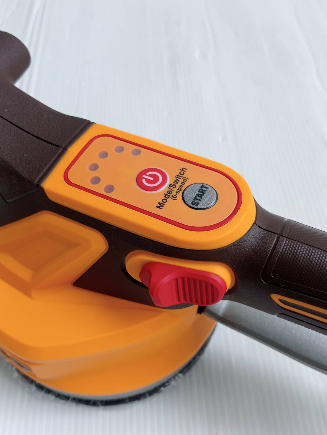 INGCO เครื่องดูดสั่นกระเบื้องไร้สาย 20 โวลต์ รุ่น CTVLI20018 แรงดูดกระเบื้องสูง 60 กก. รวมแบตเตอรี่และแท่นชาร์จ