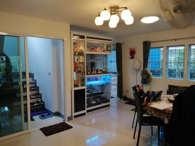 H1037 ขายบ้านเดี่ยว 50.7 ตร.วา หมู่บ้านเนเบอร์โฮม วัชรพล โครงการอยู่ติดถนนใหญ่ สุขาภิบาล5 ซอย82 ตกแต่งต่อเติมสวยมาก พร้อมอยู่