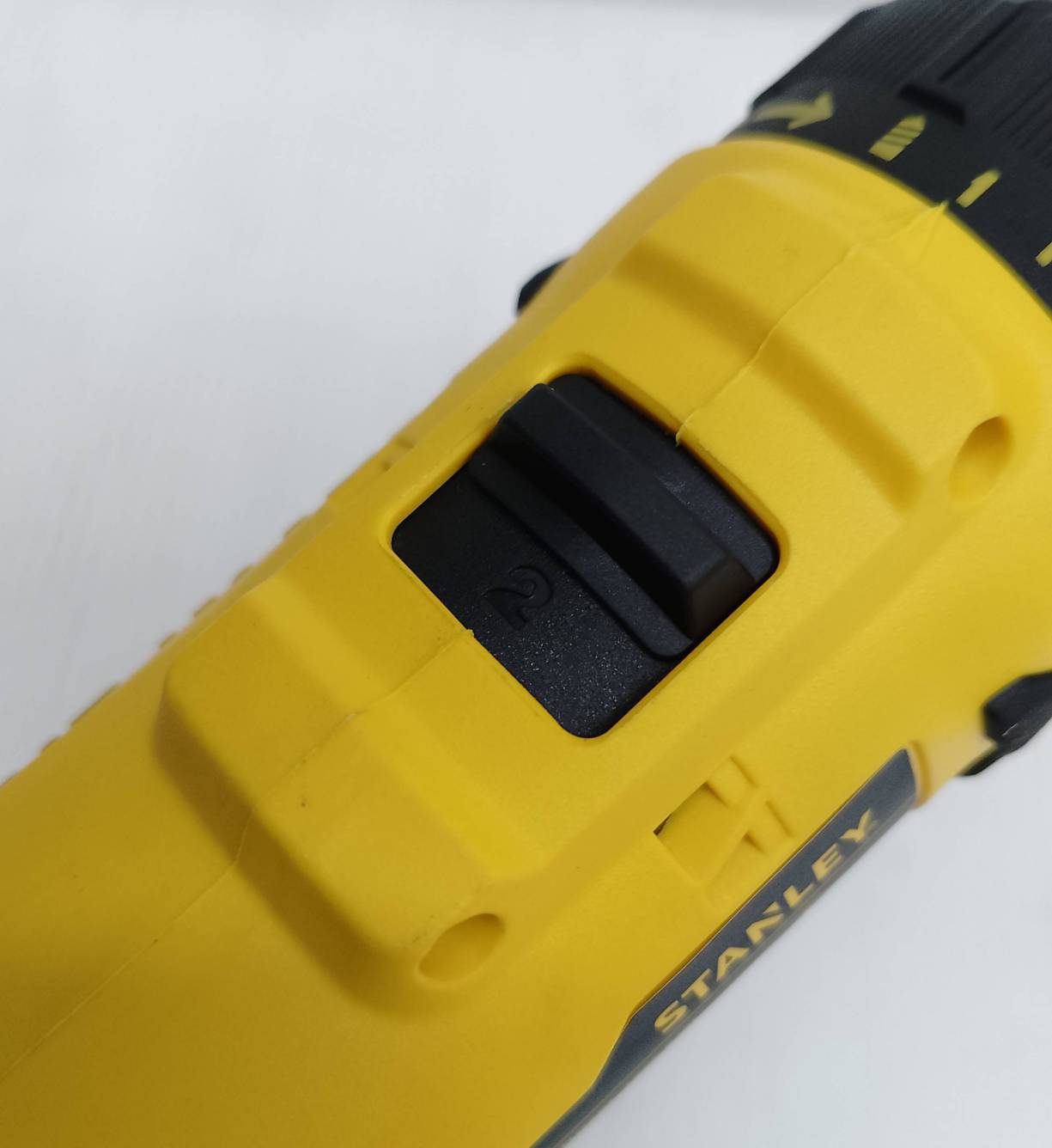 STANLEY รุ่น SCD10D2K-B1 สว่านไขควงไร้สาย 12V Max พร้อมแบตเตอรี่ 2.0Ahx2