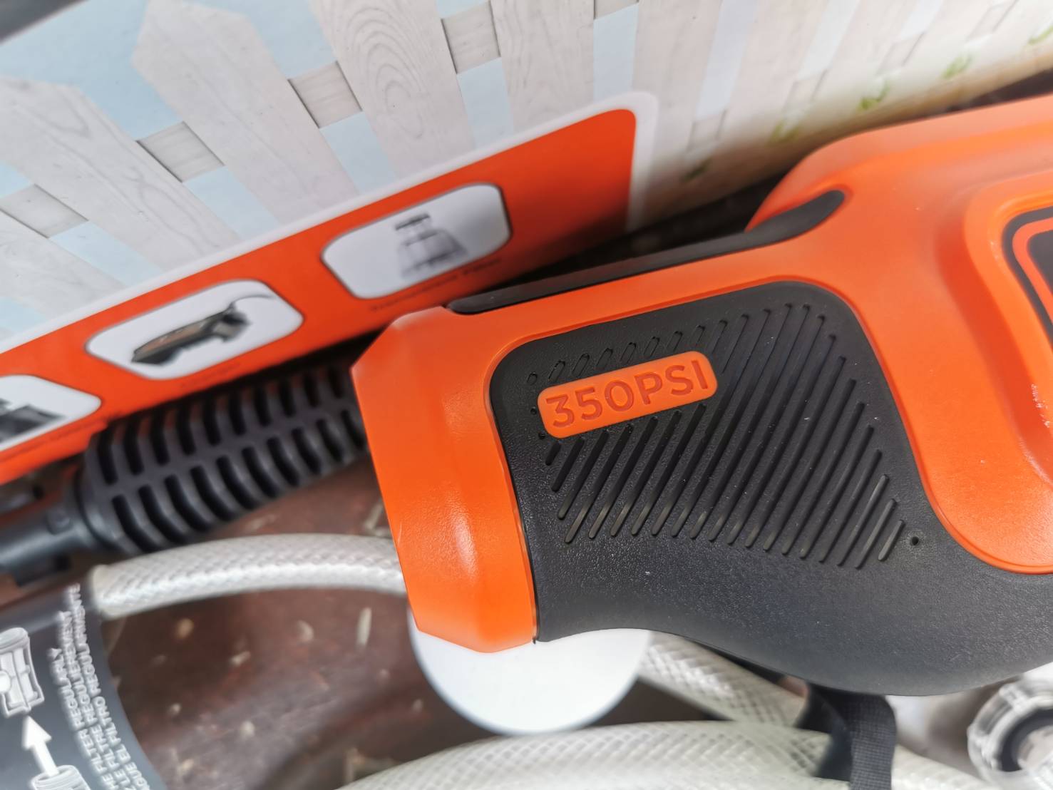 ปืนอัดฉีดแรงดันสูงไร้สาย 20V / 2.0Ah BCPC20D1 BLACK&DECKER