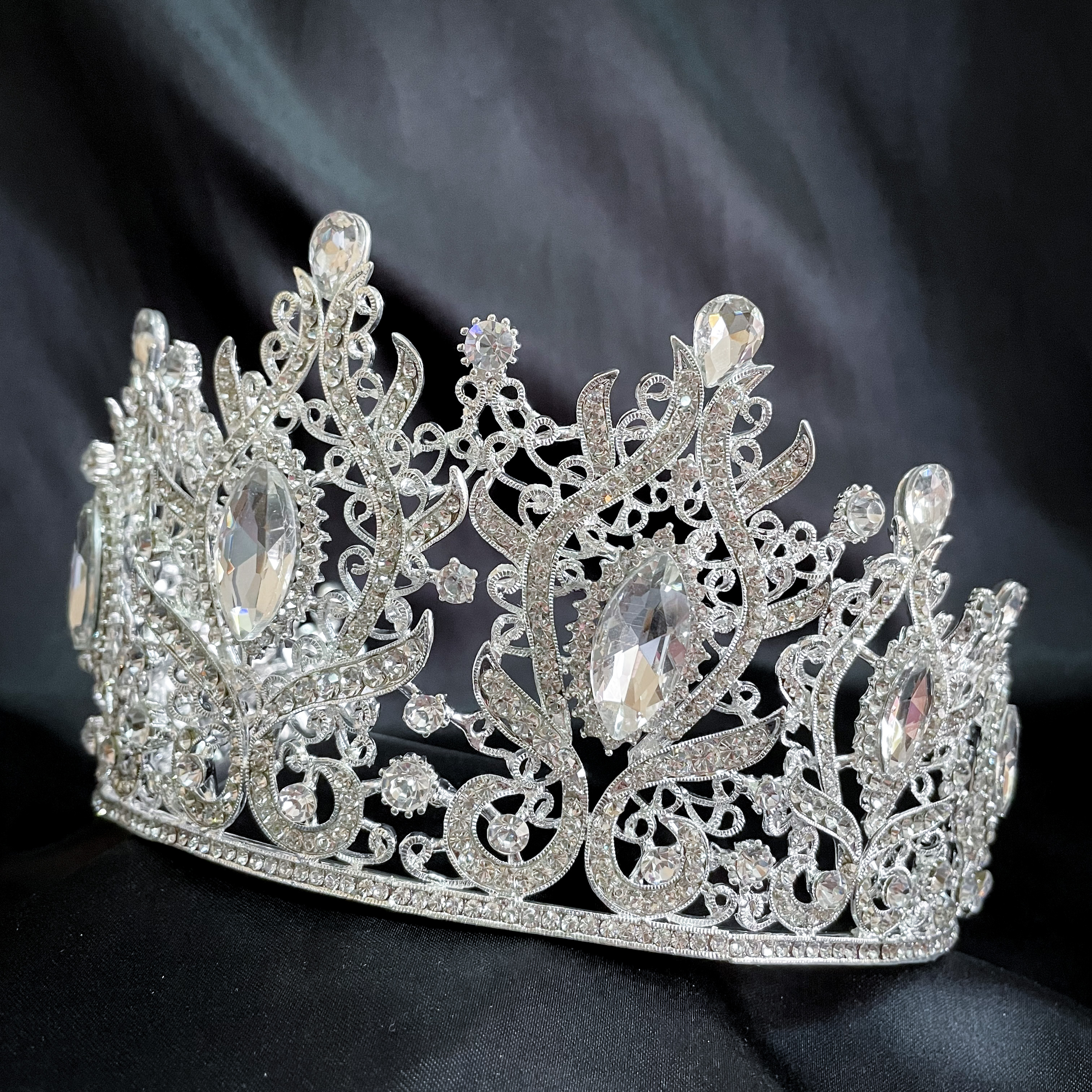 (พร้อมส่ง) เทียร่า 304 สีเงิน มงกุฎนางงาม งานสวย ปราณีต QCเพชรทุกเม็ด สินค้าพร้อมส่งจากไทย