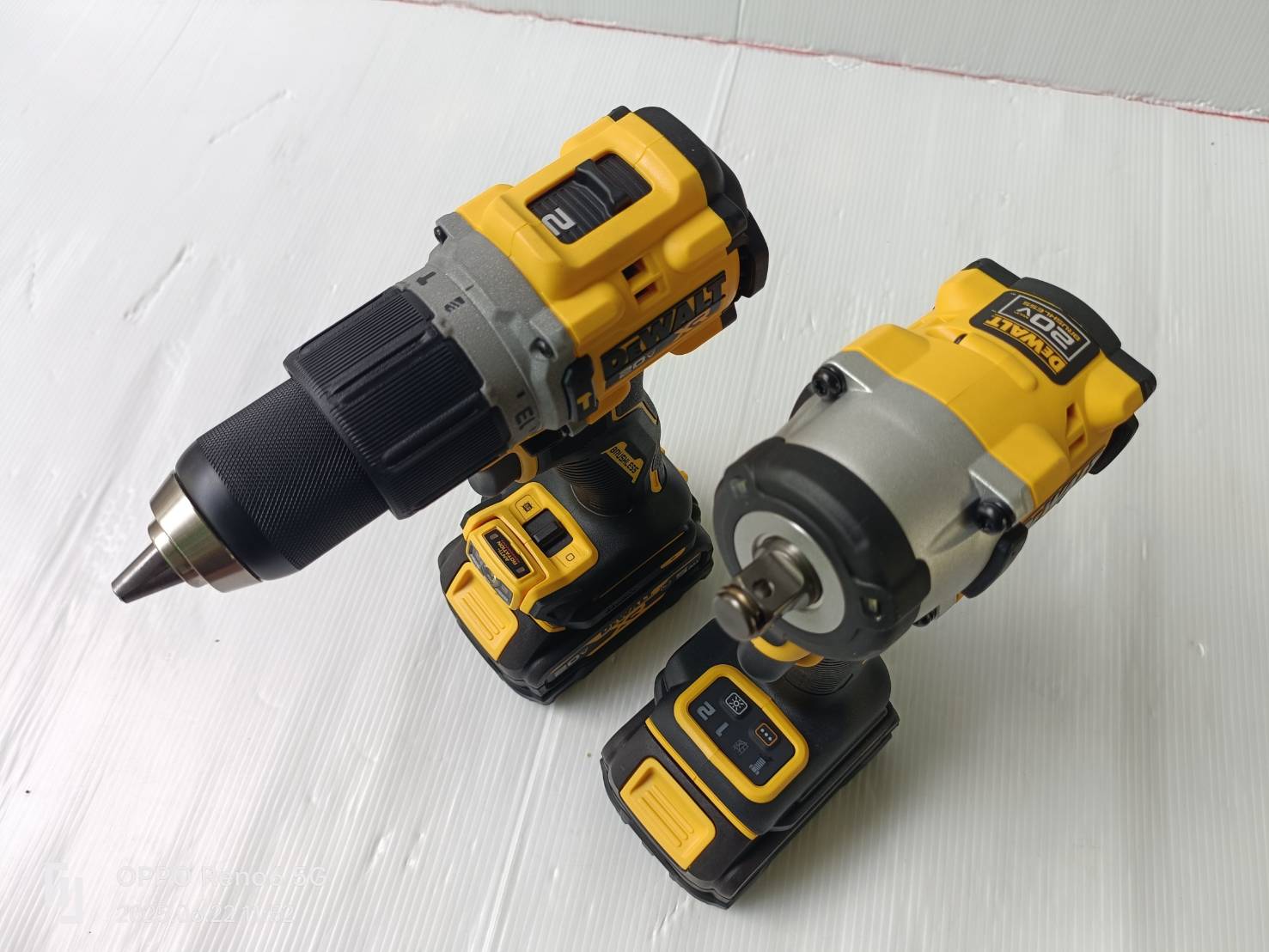 DEWALT รุ่น DCZ294P2GTA-B1 ชุดคอมโบ้สว่านกระแทกและบล็อกกระแทกไร้สาย